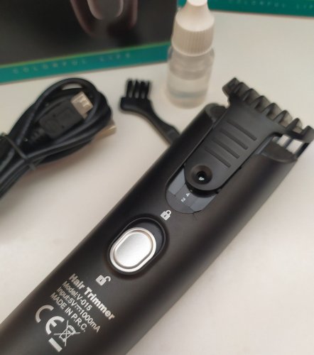 Професійна акумуляторна машинка для стрижки VGR V-015 з USB-зарядкою