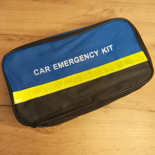 Портативний аварійний комплект для авто: універсальний дорожній набір безпеки