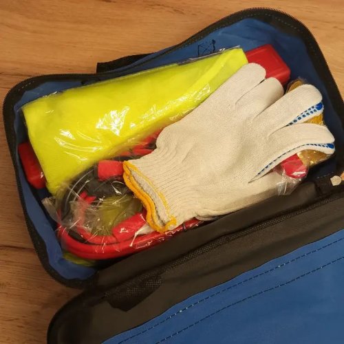 Портативний аварійний комплект для авто: універсальний дорожній набір безпеки