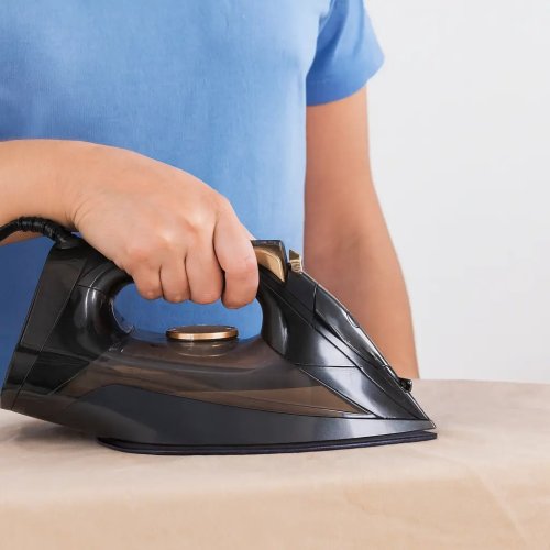 Парова праска Hoffmans HM-9039 3000 Вт, керамічна підошва, захист від накипу