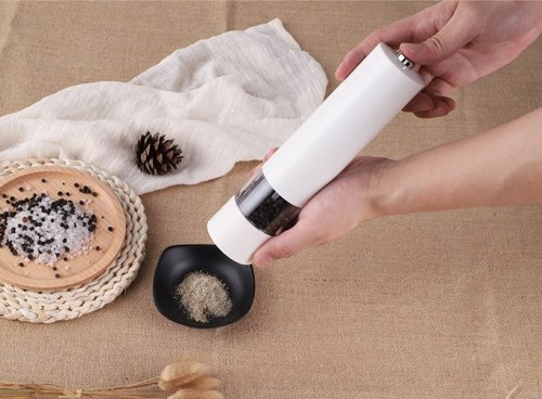 Електричний автоматичний млин для спецій: подрібнювач солі й перцю на батарейках