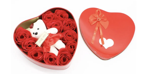 Подарунковий набір сувенірного мила: ведмедик і трояндочки в коробочці-сердечку
